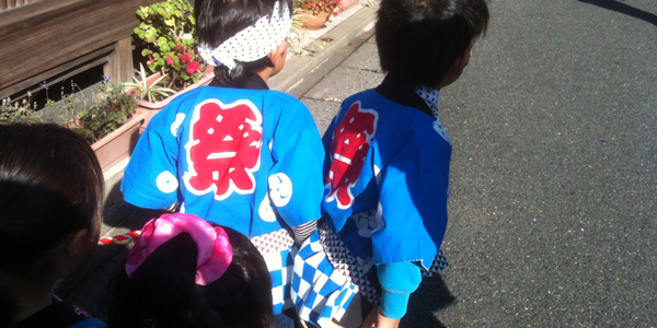 秋祭りでの子ども神輿巡行