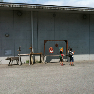 男子は長い棒と飛び道具が大好き