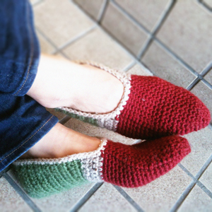 手編みのルームシューズ