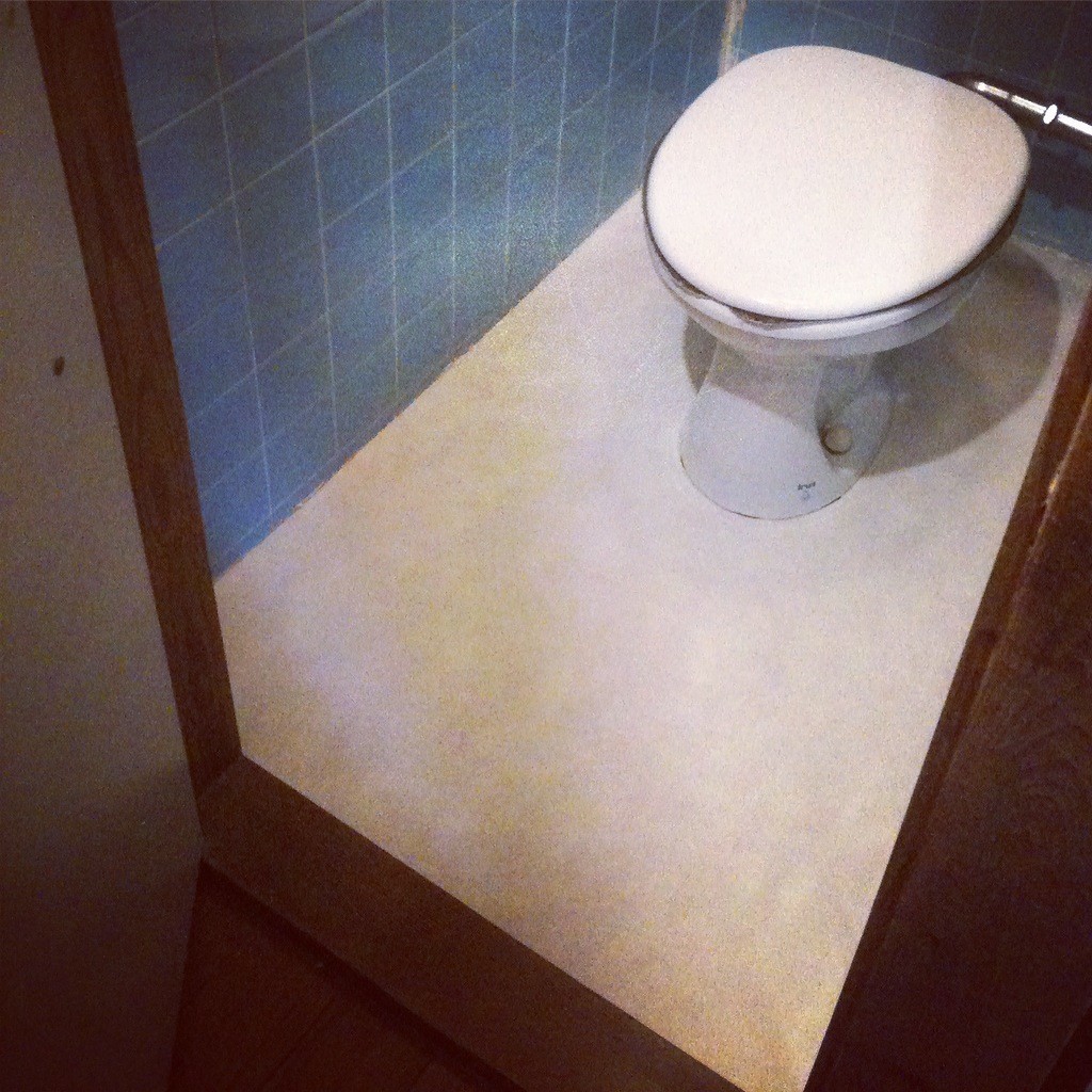 トイレの床のリフォーム